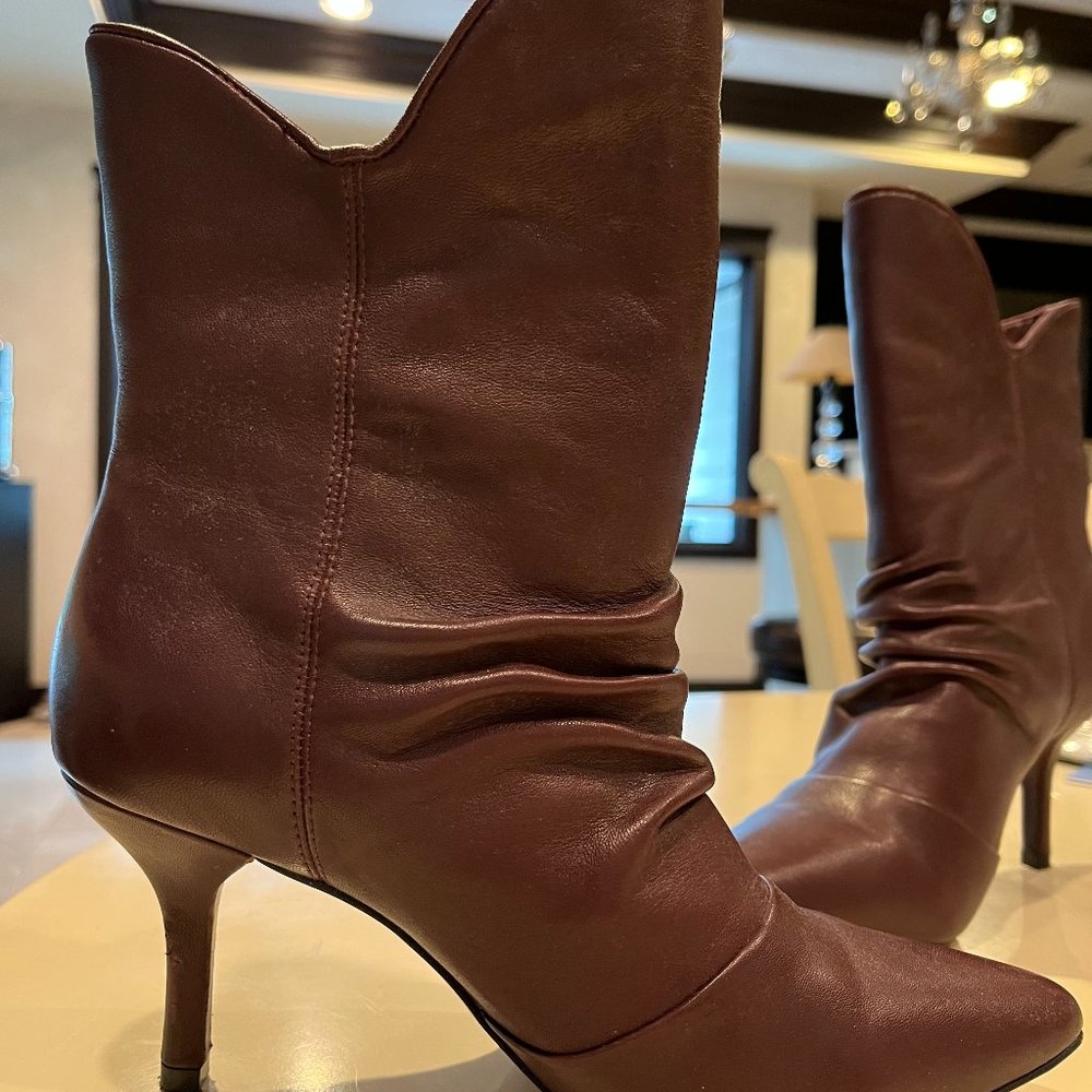 Size 6 Vince Camuto Booties